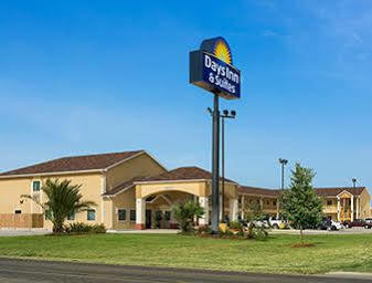 Days Inn Pearsall Exterior photo